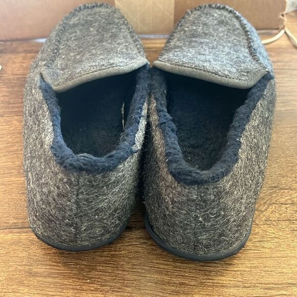 L.L.Bean Men's Gray Slippers - Picture 2 of 5